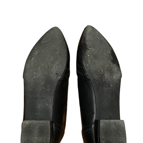 AVON Cushion Walk black flats with cut out detail - Picture 4 of 7